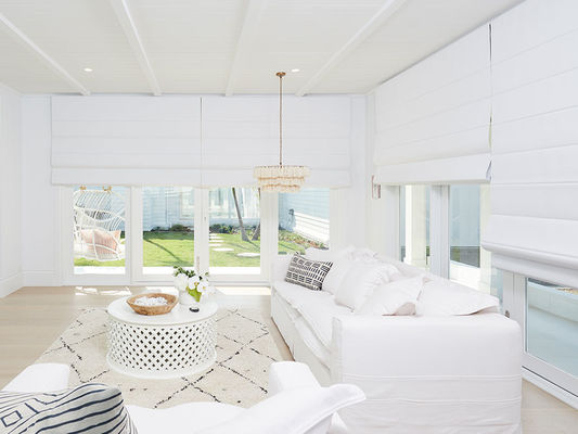 Le PVC de Gris Motorized Roman Blind Curtains a stratifié le type pour le salon