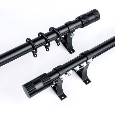 Double noir en aluminium de baie de salon combinant le rideau Rods et les rails