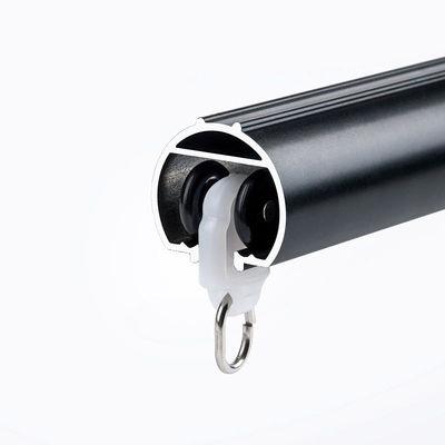 Double noir en aluminium de baie de salon combinant le rideau Rods et les rails
