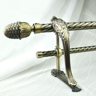 Rideau Rods en laiton tordu par fenêtre de rideau de fer en short travaillé de Polonais double