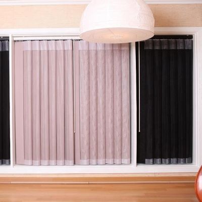 Aveugles verticaux modernes électriques de tissu, aveugles de fenêtre roses pour la maison de luxe