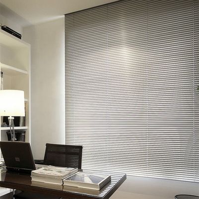 La fenêtre de bureau de plat plat drape, les abat-jour vénitiens en aluminium de contrôle manuel