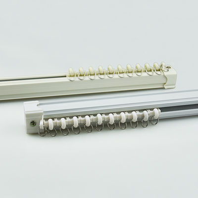 tiges et rails de rideau en aluminium blancs en métal de rideau de tige de longueur en gros des prix 6m d'usine de Foshan