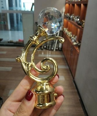 Accessoires en cristal en gros de tige de rideau en finials en métal de poteau de rideau en or pour des tiges de rideau