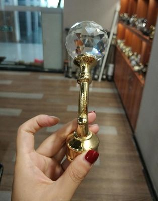 Accessoires en cristal en gros de tige de rideau en finials en métal de poteau de rideau en or pour des tiges de rideau
