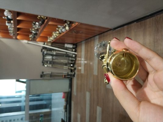 Accessoires en cristal en gros de tige de rideau en finials en métal de poteau de rideau en or pour des tiges de rideau
