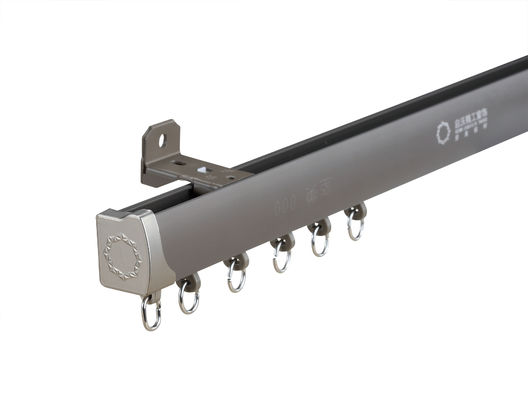 Voie coulissante en aluminium de rideau en Windows avec la voie de rideau en rail de fer de rideau en système de poulie
