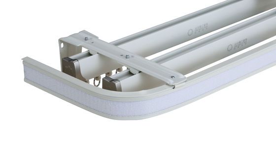 Voie coulissante en aluminium de rideau en Windows avec la voie de rideau en rail de fer de rideau en système de poulie