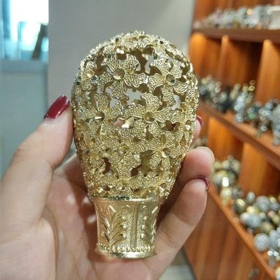 accessoires en gros de tige de rideau en finial de montures en métal de couleur d'or des prix de tige de rideau