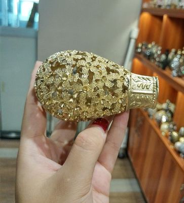 accessoires en gros de tige de rideau en finial de montures en métal de couleur d'or des prix de tige de rideau