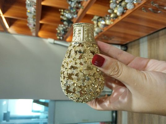accessoires en gros de tige de rideau en finial de montures en métal de couleur d'or des prix de tige de rideau