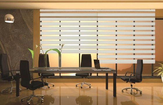 La fenêtre décorative de bureau de rouleau drape l'ODM de style de zèbre de double couche de rideaux