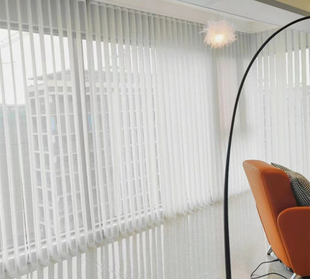 La verticale manuelle de luxe de fenêtre aveugle la taille de 89mm 127mm pour la conférence d'hôtel