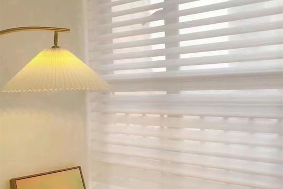 La fenêtre protégeant du vent de bureau de Wifi drape le style contemporain pour le bureau de café