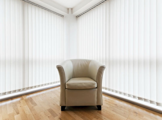 Lumière verticale rêveuse imperméable de rideau protégeant la fenêtre de flottement de chambre à coucher
